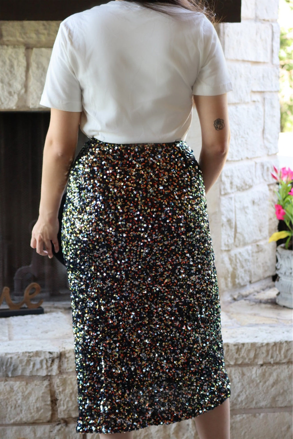 SARA'S SLEEK SEQUINS SKIRT - BLACK