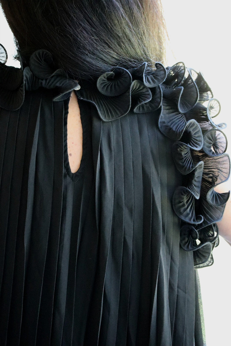 PARIS' PERFECT PLEATED DRESS - BLACK