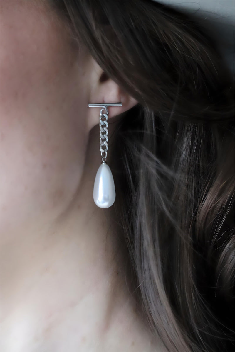 REBECCA'S ROCKING PEARL EARRINGS - PEARL/SILVER