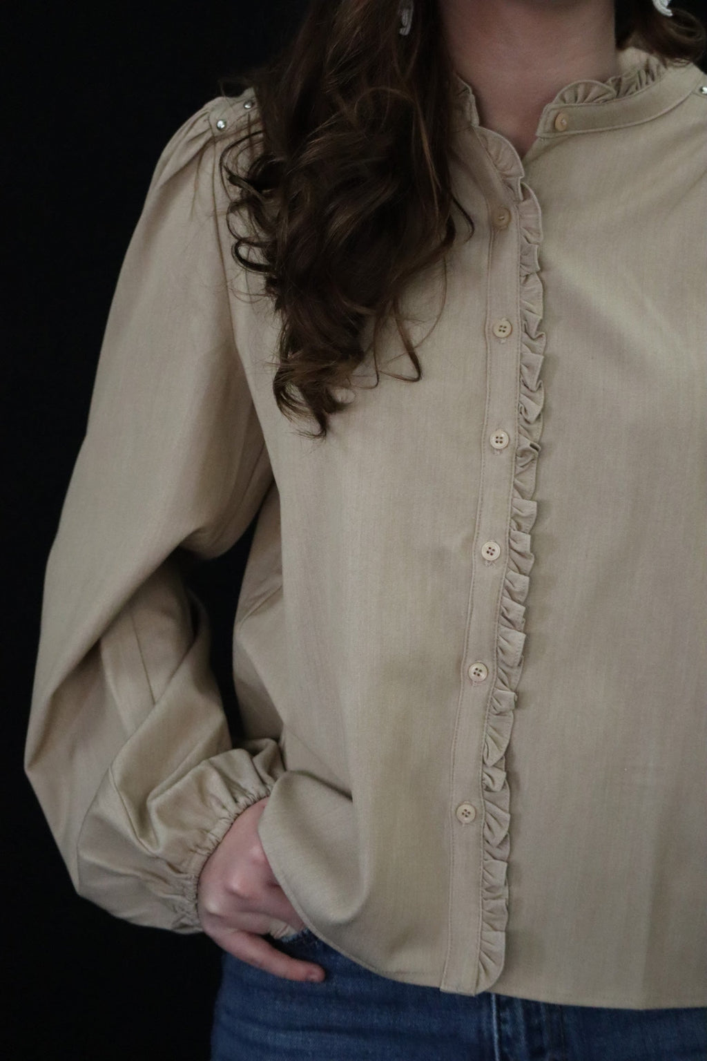 ANNA'S RUFFLE AND READY BLOUSE - TAUPE
