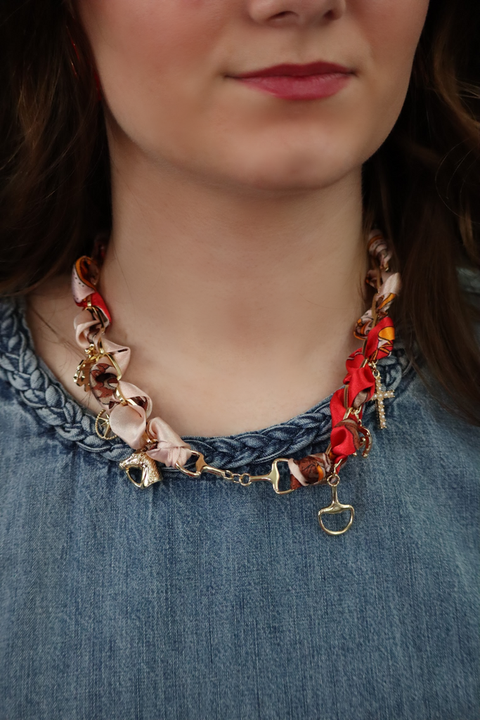 KYNDAL'S CHARM BANDANA NECKLACE - RED / PINK