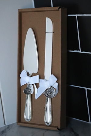 CLAIRE'S MR & MRS CAKE SERVER SET - SILVER