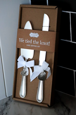 CLAIRE'S MR & MRS CAKE SERVER SET - SILVER