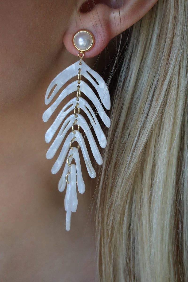 JADE’S PEARL DROP EARRINGS - GOLD & WHITE