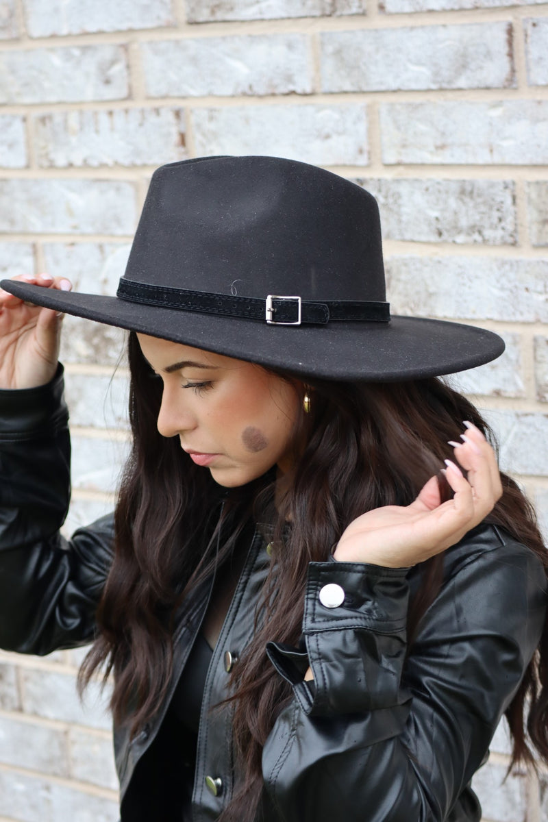 FINLEY’S BUCKLE FEDORA HAT - MULTI