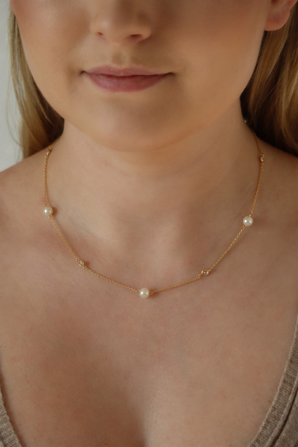LACY'S SHORT PEARL NECKLACE- GOLD & PEARL